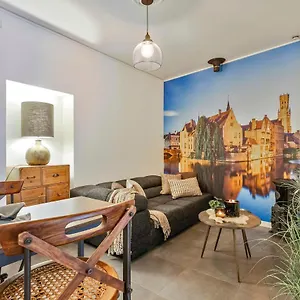 Huswell - Charming Getaway In The Historical Center Herberg